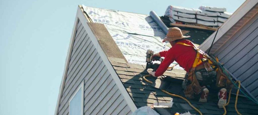 Warning-Signs-That-Your-Roof-Has-A-Leak-What-You-Shouldnt-Ignore